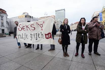 Zagreb: Katarina Peović i Arsen Bauk pridružili se prosvjednicima protiv molitelja krunice