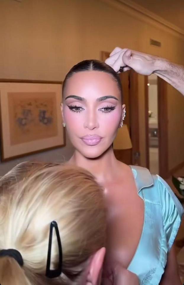 Vrući outfiti Kim Kardashian: Sve je pucalo po šavovima dok je šnajderica spašavala dekolte