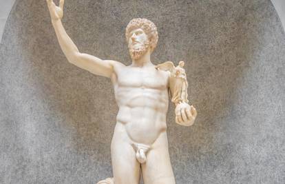 Zašto svi muškarci na grčkim kipovima imaju male penise?