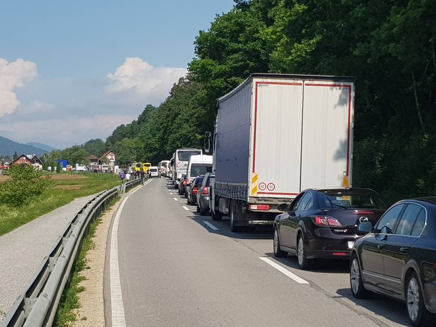 Jandrokovića izviždali: Ovdje smo da odamo počast žrtvama