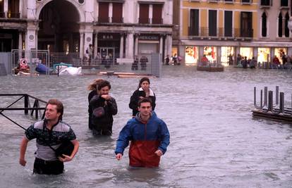 Pod vodom 16 sati: Poplava je oštetila baziliku svetoga Marka