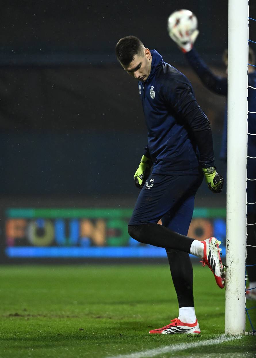 Zagreb: Zagrijavanje igrača uoči početka utakmice Dinamo - Genk 