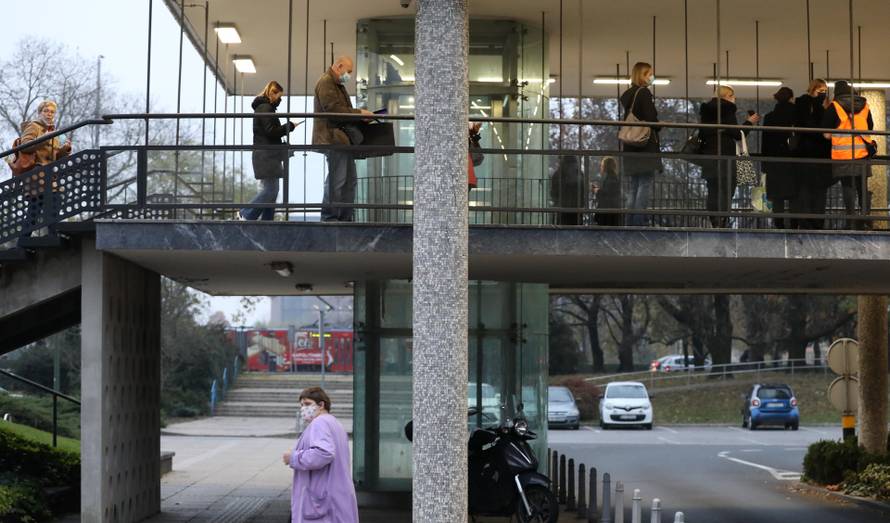 Zagreb: Kontrola covid potvrda zaposlenika u Gradskom poglavarstvu
