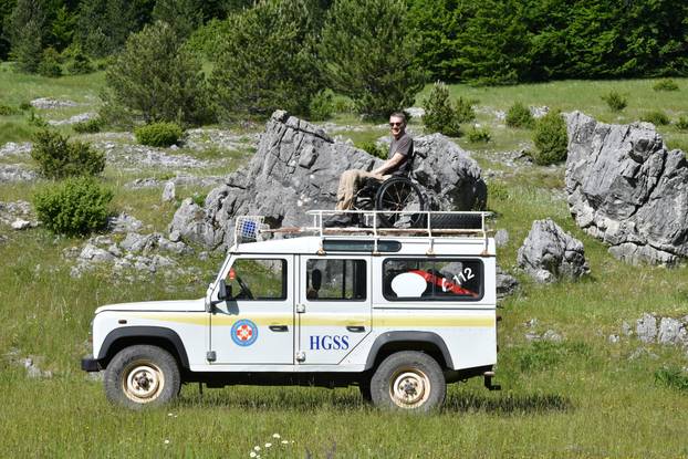 Knin: Slaven Škrobot uz pomoć HGSS-a popeo se na najviši vrh Hrvatske