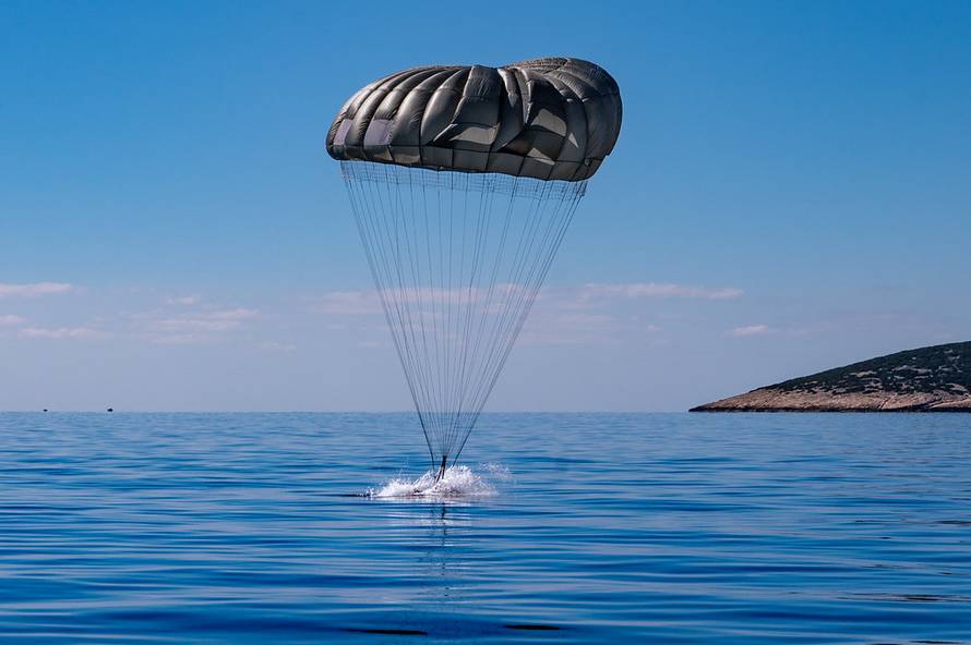 FOTO Pogledajte zajedničku vježbu hrvatskih i američkih specijalaca u Udbini i na moru