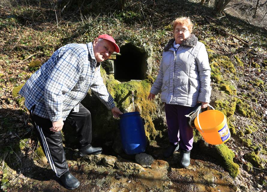 'Kad se natoči, voda jako smrdi i sudoper mi je bio sav mastan'