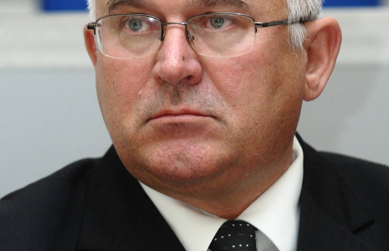 "Pomagao sam podacima, ali nisam pisao diplomski rad"