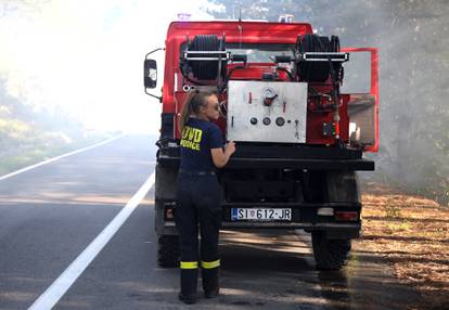 FOTOGALERIJA One su naše heroine! Hrabre vatrogaskinje bore se s požarom kod NP Krka