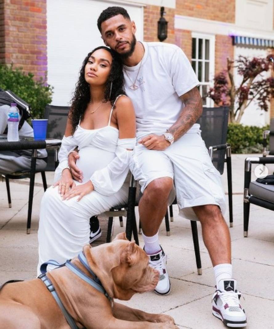 Trudna pjevačica objavila fotku na kojoj pozira potpuno gola: 'Izgledaš kao prava Božica'