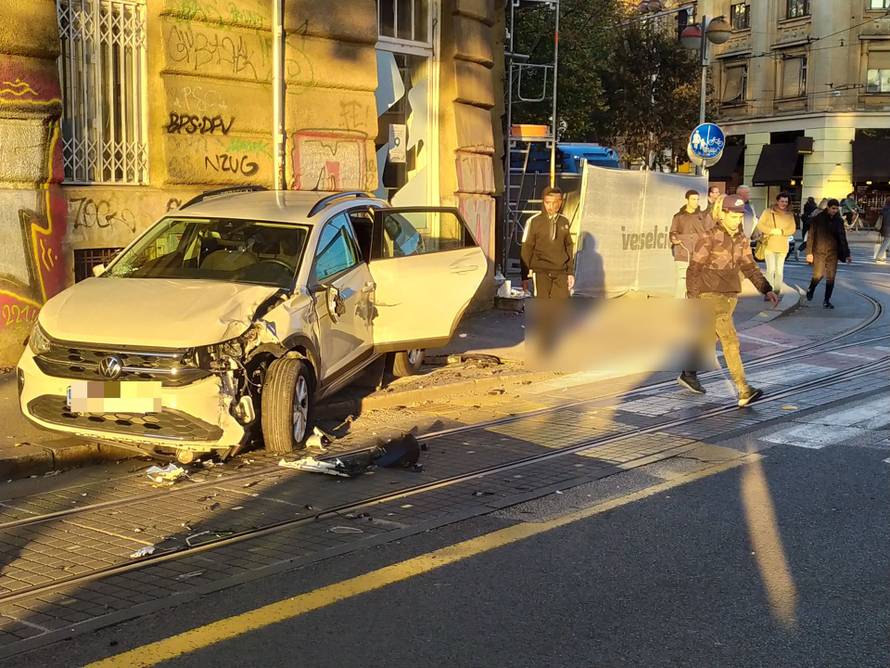 FOTO Kaos i ogromna gužva na Savskoj: Četvero ozlijeđenih u prometnoj nesreći u Zagrebu