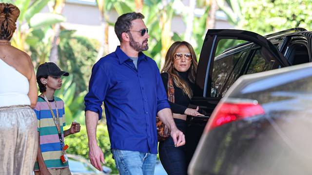 Reunited! Ben Affleck and Jennifer Lopez meet up for lunch with their kids in Beverly Hills!