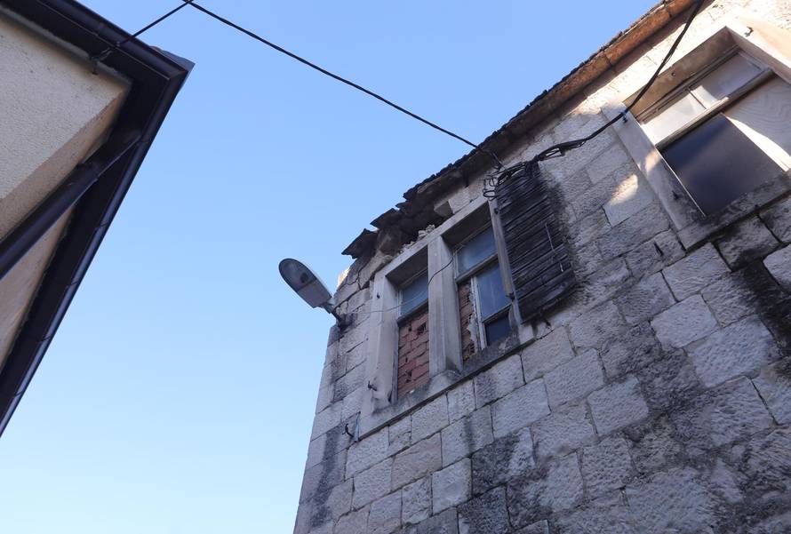 Sinj: Lokacija gdje je na djevojčicu pao kamen s krova trošne kuće