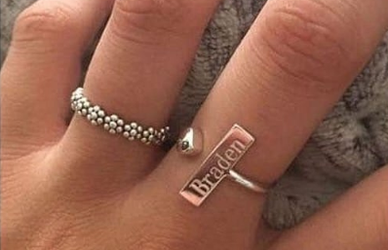 Djevojku zaručio prstenom na kojem je ugravirao svoje ime