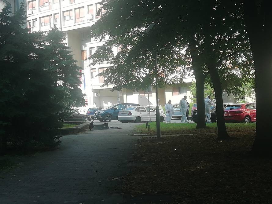 U Dugavama eksplodirao auto parkiran na invalidskom mjestu