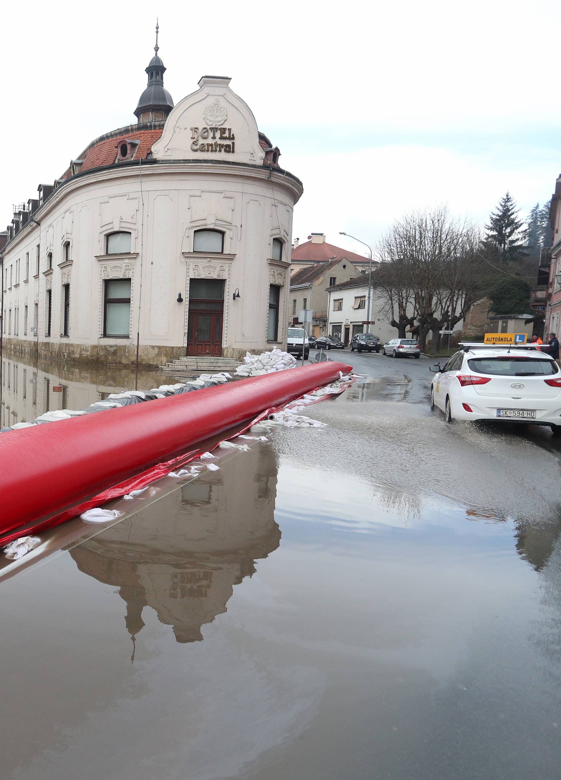 'Kuća se počela rušiti. Zaletio sam se i skočio s prvog kata...'