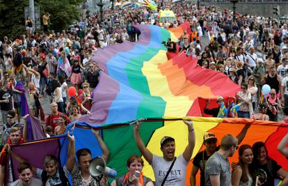Ljubav je jača od mržnje: Na ulice Praga izašle tisuće ljudi