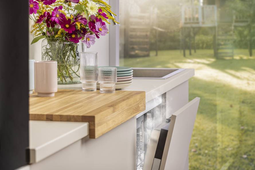 Tišina koja mijenja svakodnevicu: perilica posuđa koja radi dok vi odmarate