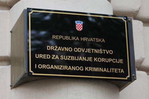 'Lignje i biftek kao mito': Uskok objavio detalje akcije u Zadru, istraga protiv deset privedenih