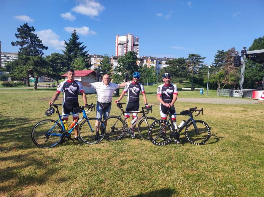 Humanitarci biciklima krenuli na put od 3100 kilometara duž hrvatske granice za pomoć djeci