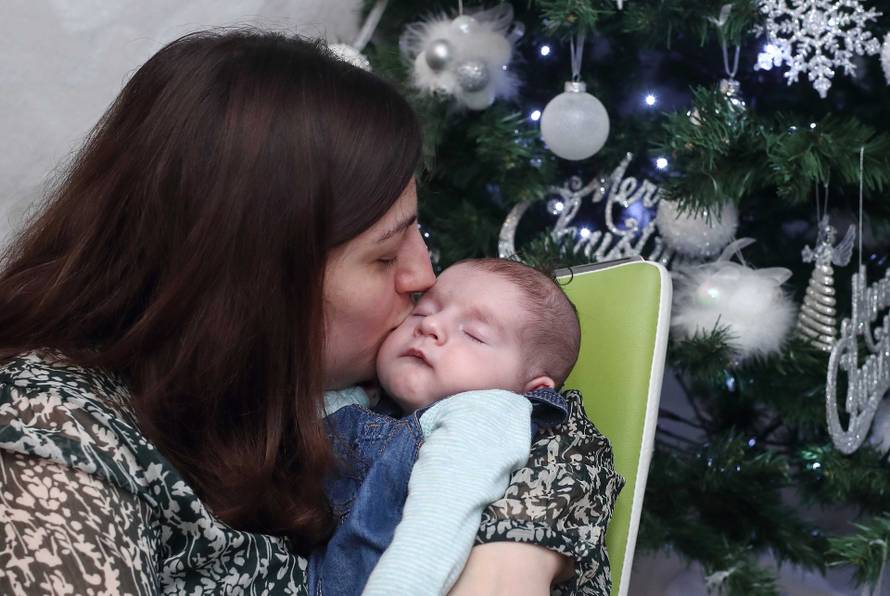 Mali Jona je konačno doma za Božić s mamom i tatom: 'Ovo je za nas poput najljepše bajke'