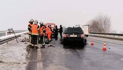 Sudar auta i ralice, jedan mrtav! Kod Rugvice se zabio u betonski blok ispred naplatnih kućica