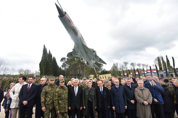 Na bivšem vojnom aerodromu u Valturi svečano otvorena vojarna "Hrvatski branitelji Istre"