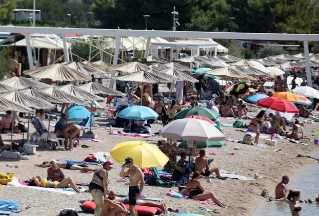 Brodarica: Turisti osvježenje pronašli na plaži Rezalište