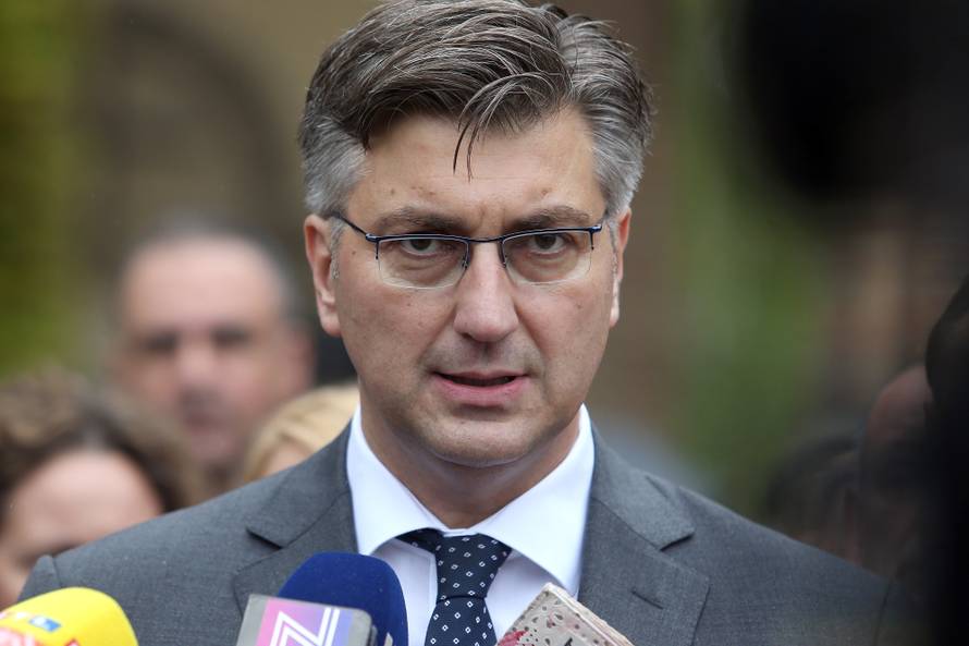 Vlada RH na Mirogoju poloÅ¾ila vijence povodom Dana neovisnosti