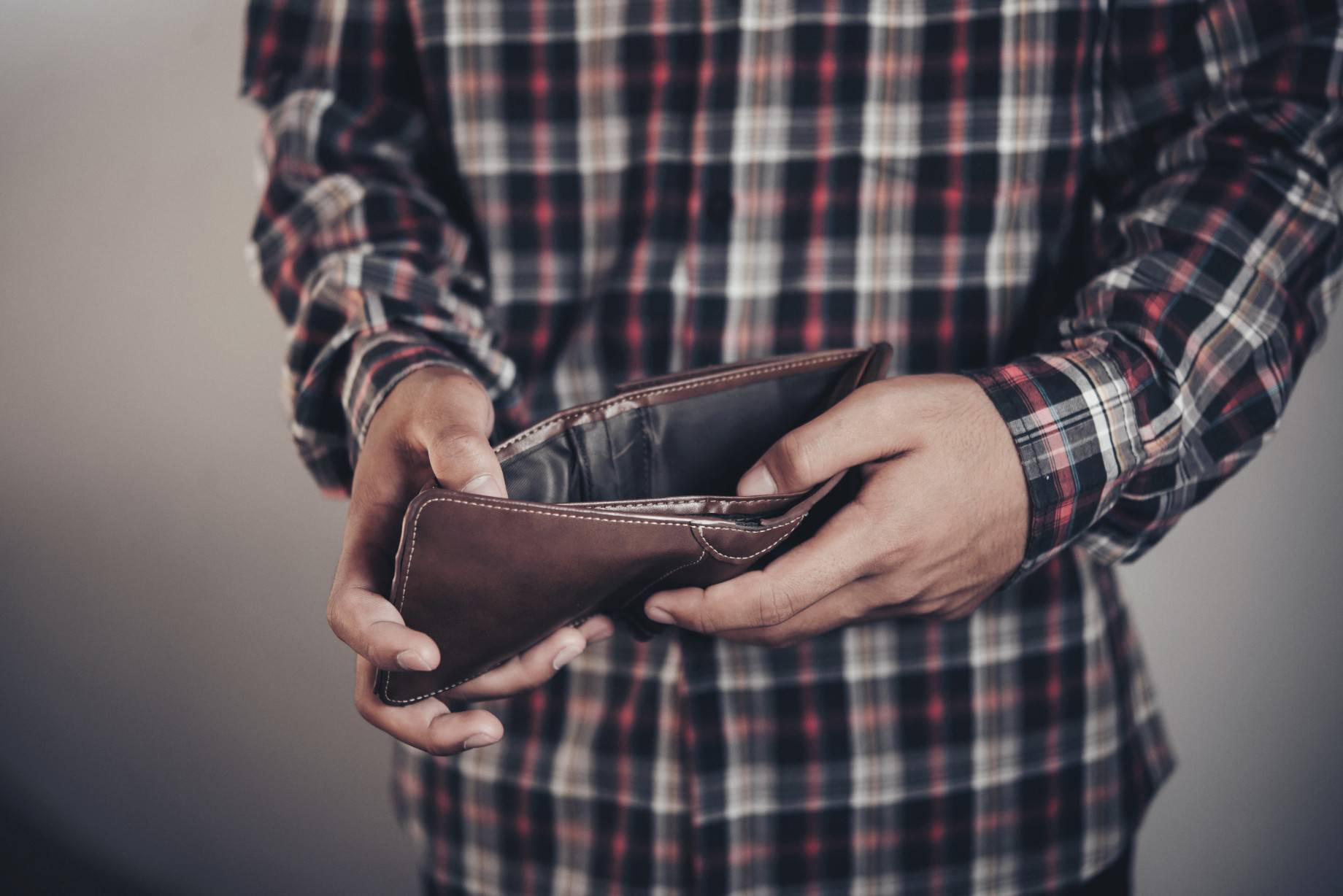 businessman saving money,Man carrying a wallet in hand, the doll