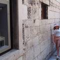 Osvanuo bankomat u najužoj ulici u Splitu 'Pusti me proć'