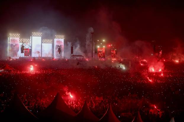 Zagreb: Euforija i bakljada na koncertu Marka Perkovića Thompsona