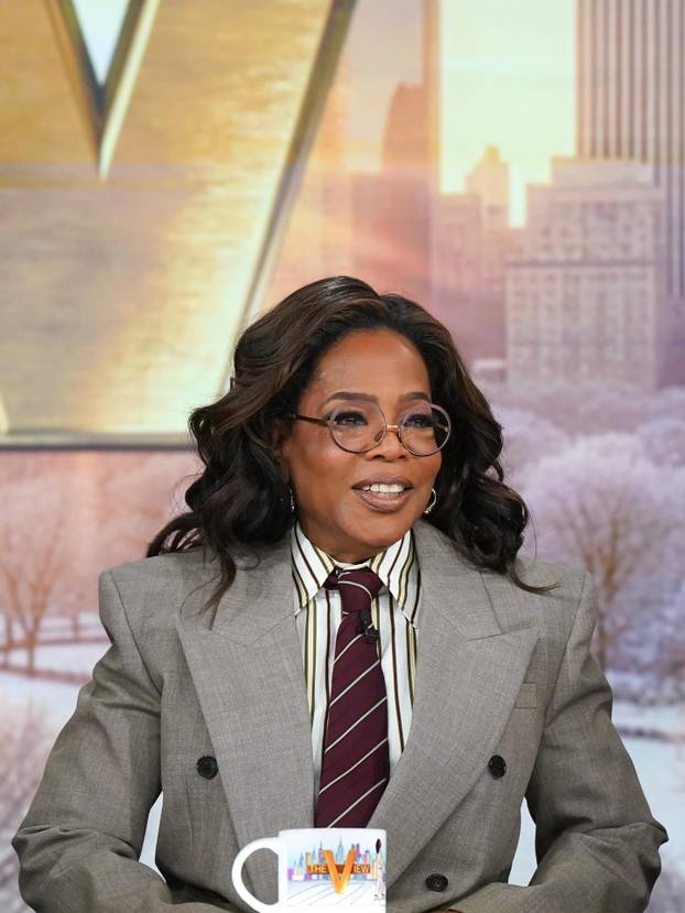 FOTO Oprah Winfrey izgubila preko 30 kila! Evo koja je tajna njezine besprijekorne linije