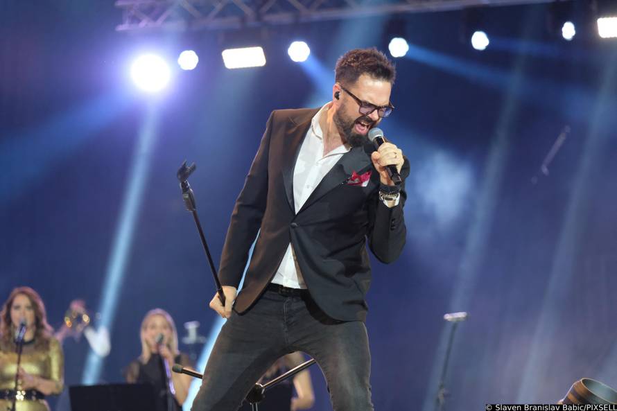 Graši se na pozornici pridružio Tonči: 'Ovo je familijarna večer'