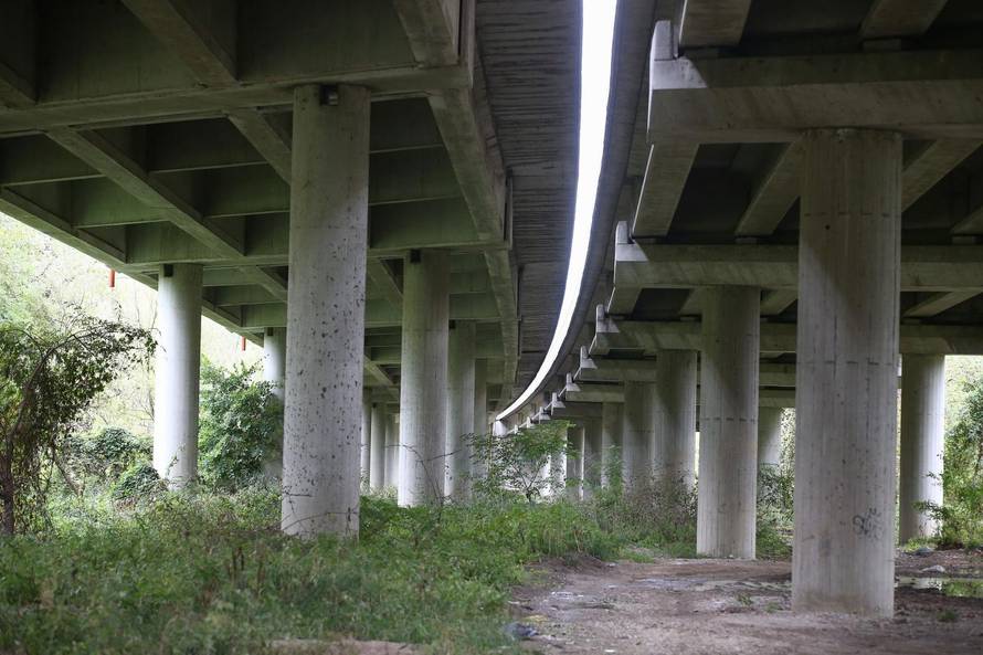 Zagreb: Zatvoren most Sava zbog puknuća dva čelična ležaja