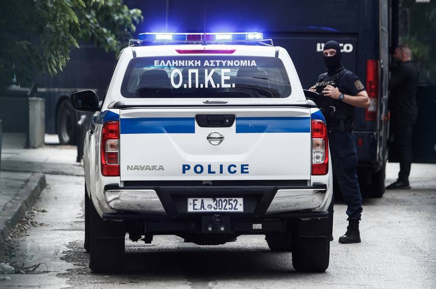 Posljednja skupina privedenih navijača u Ateni izlazi pred sudskog istražitelja