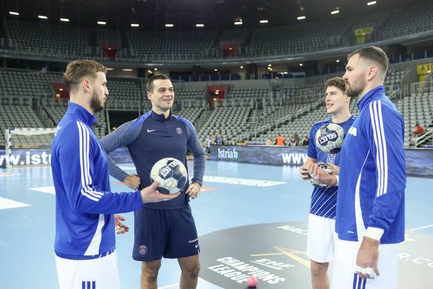 Zagreb: Mateo Maraš iz Paris Saint-Germainea pozdravio se s rukometašima RK Zagreb 