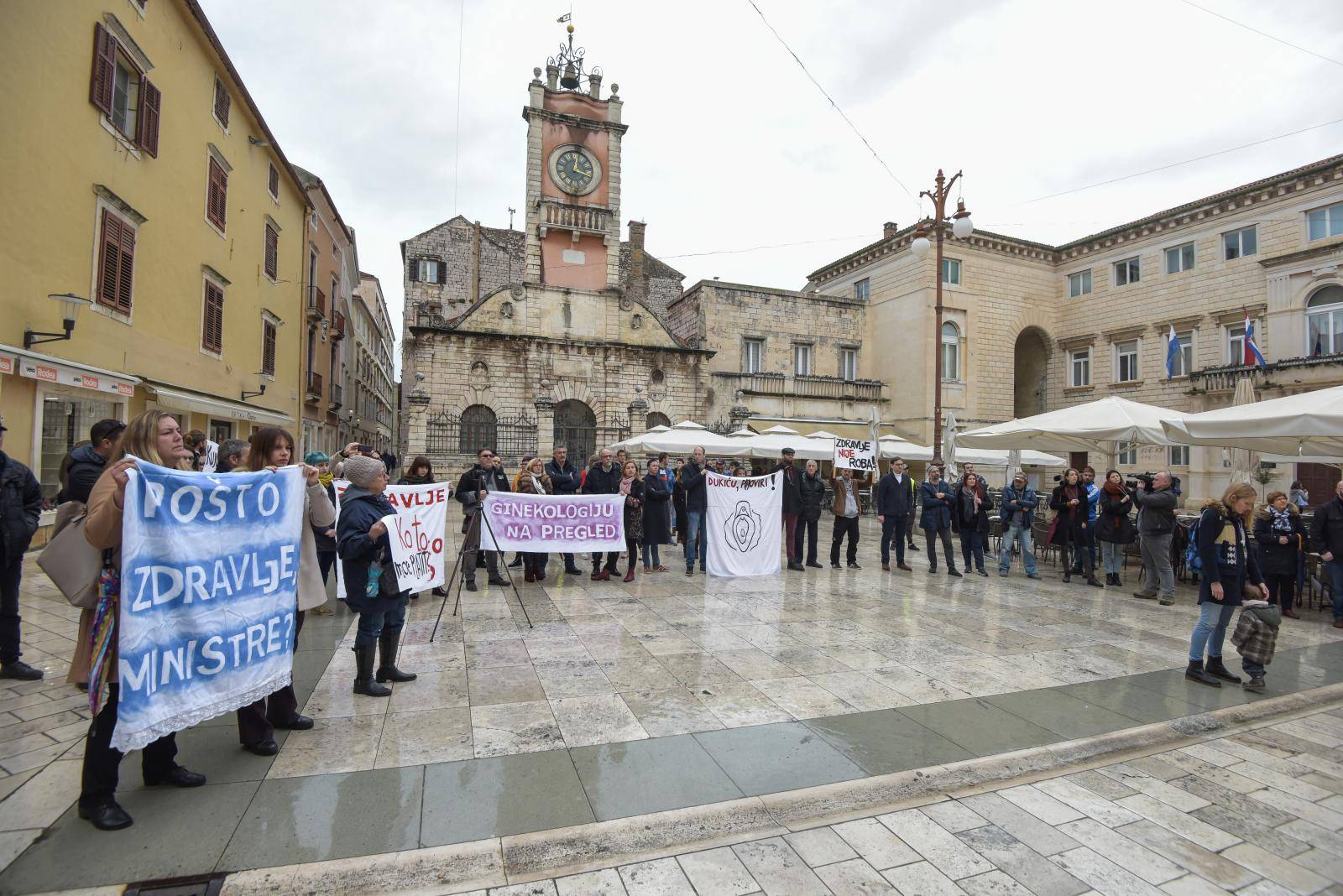 Zadar: Prosvjed "Pošto žensko zdravlje" na Narodnom trgu