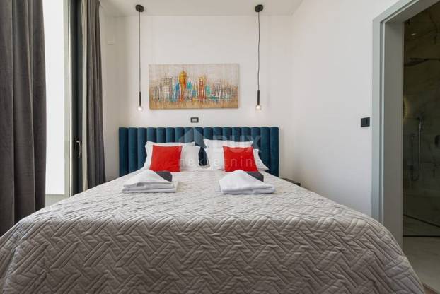 Pogodite koliko košta: Dvojna vila u blizini Novalje ima bazene, roštilj i teniski teren...