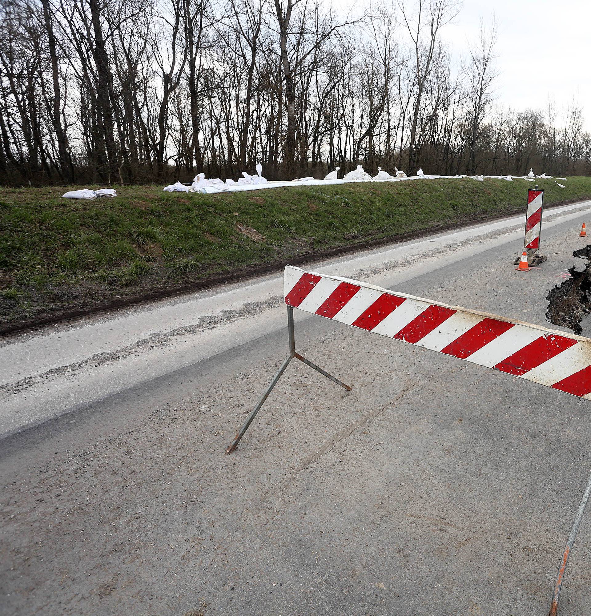 'Tužan sam, spasio sam medu i zeku, ali naša kuća je uništena'