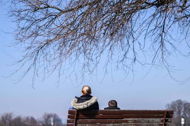 Zagreb: Proljetne temperature na Bundeku 
