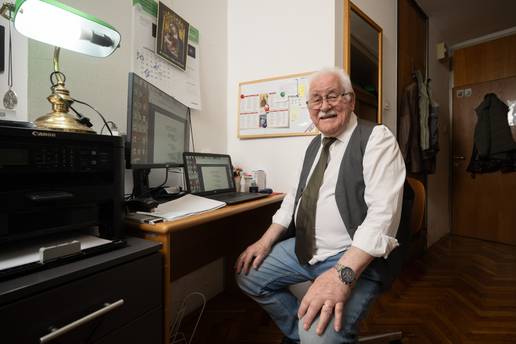 'Imam 82 godine i studiram. Još jedan ispit mi je ostao. Ali nije mi važna diploma, nego znanje'