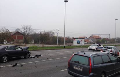 U sudaru tri automobila u Zagrebu zadobio lakše ozljede
