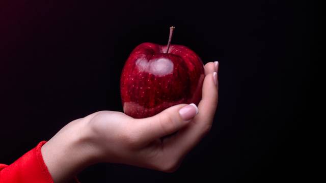 Mitovi i legende o zloj hrani: Rajčica i jabuka imaju zle moći