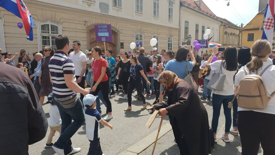 Hodači za život prolazili kraj bakice: 'Pomozite, gladna sam'
