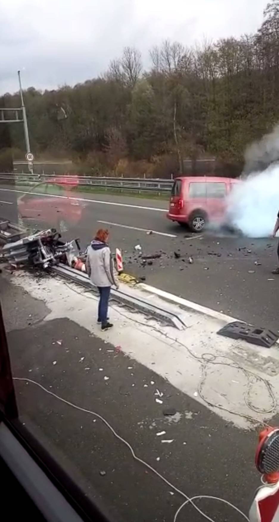 Jedan poginuo, drugi ozlijeđen: 'Vozači su gasili zapaljeni auto'