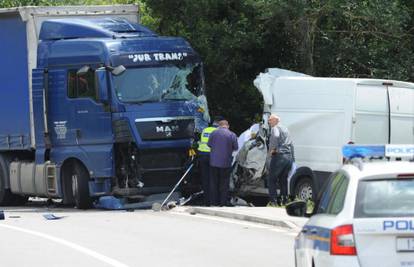 Na autocesti A1 auto sletio u kanal: Dvoje ljudi je poginulo