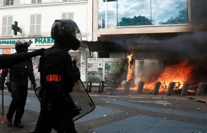Prosvjedi na Praznik rada u Francuskoj: 108 policajaca ozlijeđeno, 291 osoba privedena