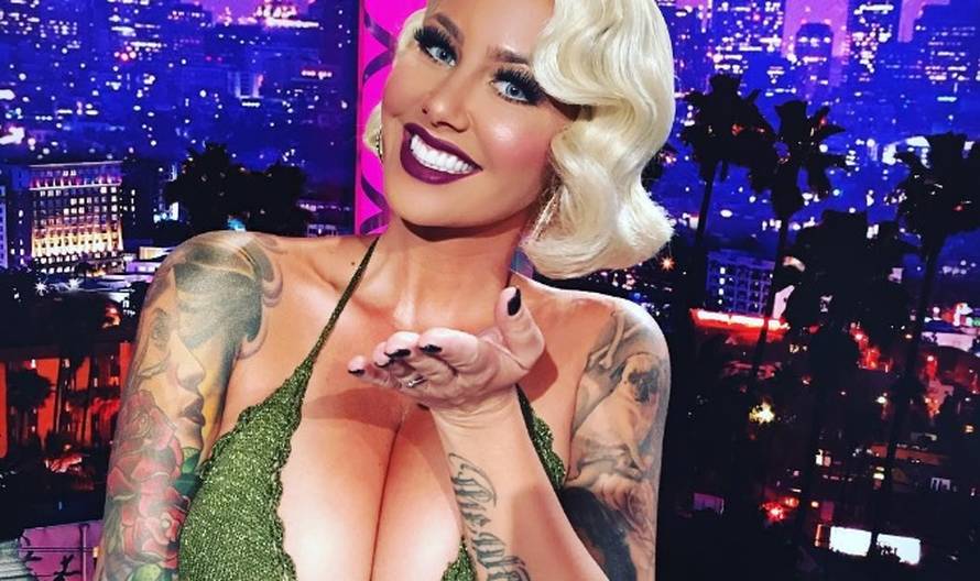 Amber glumila scenu iz 'Psiha' u reklami za rozu seks-igračku