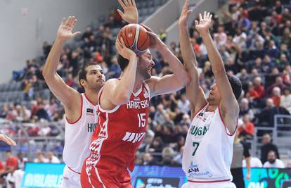 Još jedan debakl za kraj: Naši košarkaši izgubili od Mađara...