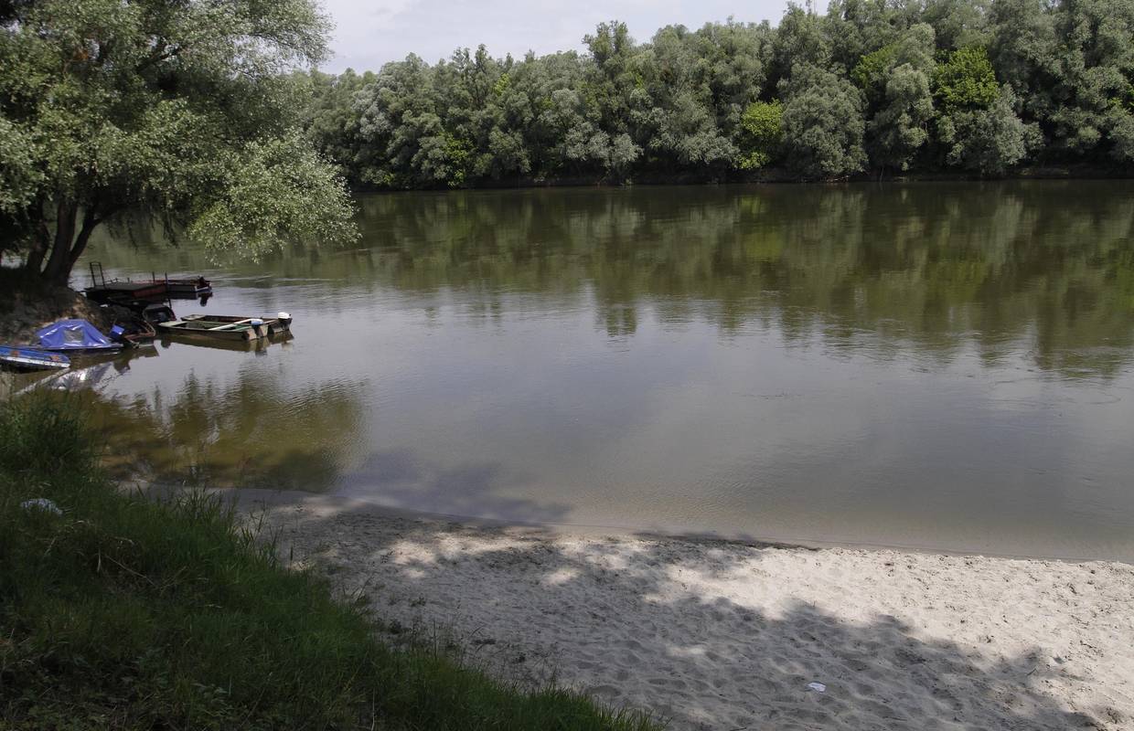 Na Dravi se prevrnuo kajak, muškarac (30) nije isplivao